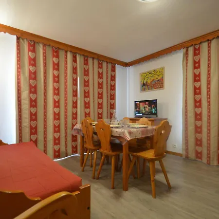 2 Chambres, Balcon Sud-ouest, Les Menuires - Fr-1-452-235 Apartment *
