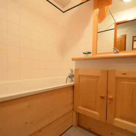 2 Chambres, Balcon Sud-ouest, Les Menuires - Fr-1-452-235 Apartment